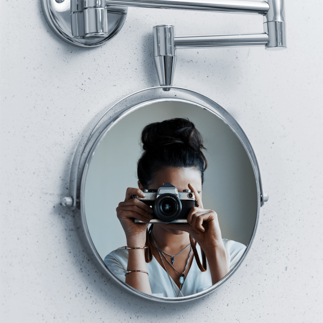 Literary Style Mirror Selfie Camera Woman Display Instagram Post预览效果