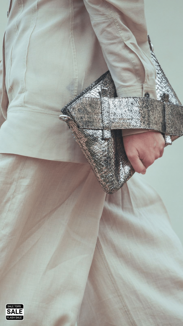 Simple Style Apparels Bags Display Ecommerce Story预览效果