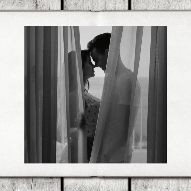 Couple Photo Simple Frame Retro Simple Style Instagram Post预览效果